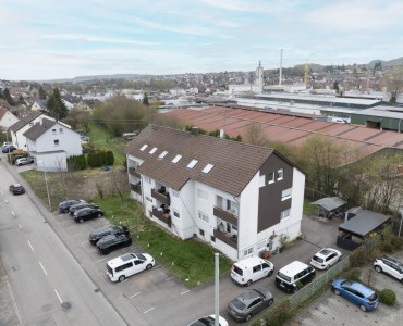 4-ZIMMER-DACHGESCHOSSWOHNUNG Solide Basis mit Entwicklungspotential 4-ZIMMER-DACHGESCHOSSWOHNUNG Solide Basis mit Entwicklungspotential